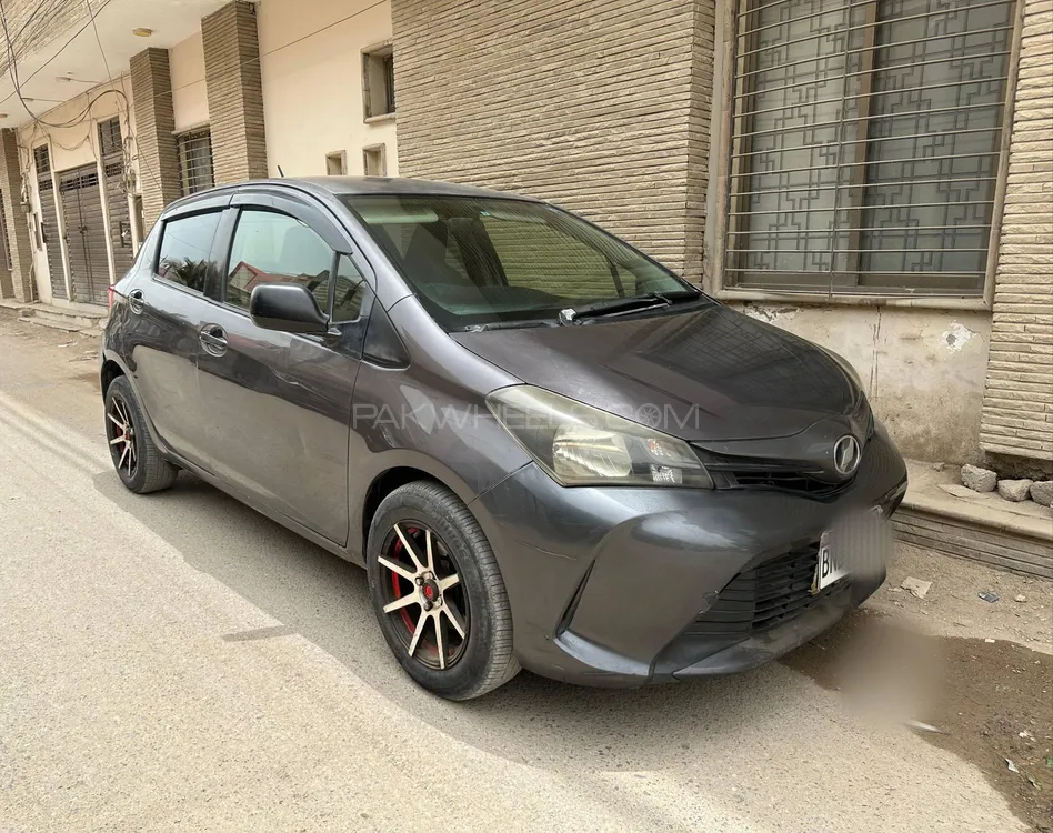 Toyota Vitz 2015 for Sale in Karachi Image-1
