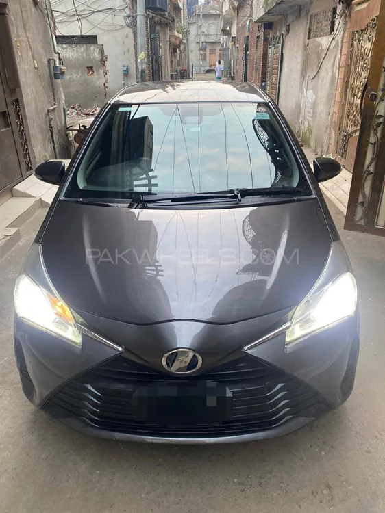 Toyota Vitz 2017 for Sale in Gujranwala Image-1