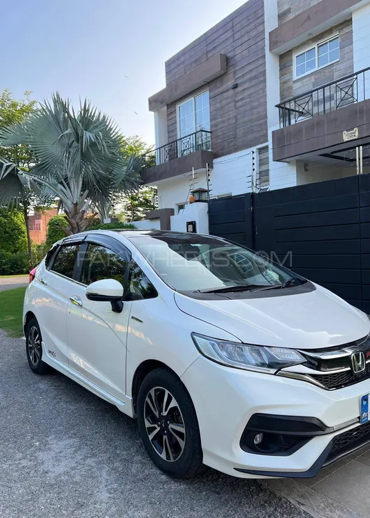 Honda Fit 2016 for Sale in Lahore Image-1