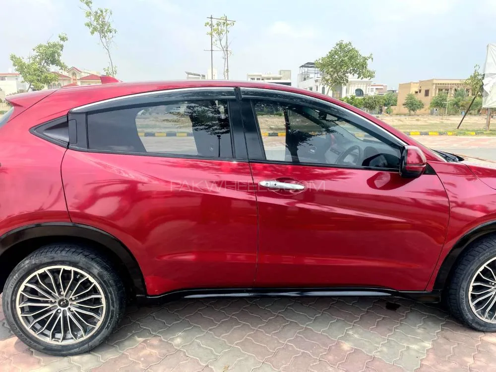 Honda Vezel 2018 for Sale in Multan Image-1