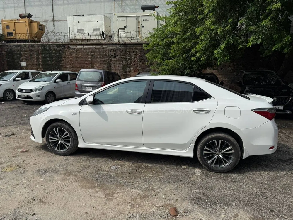Toyota Corolla 2017 for Sale in Lahore Image-1