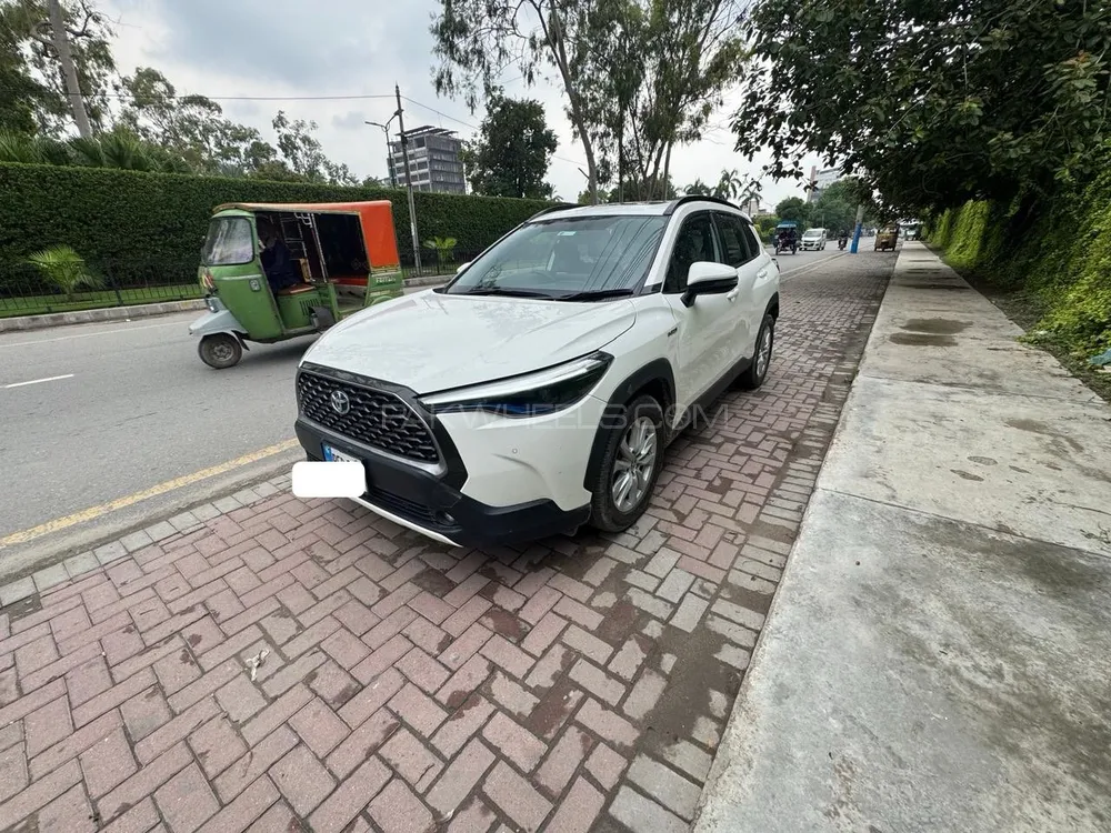 Toyota Corolla Cross 2024 for Sale in Faisalabad Image-1