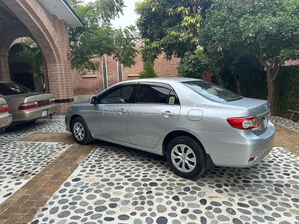 Toyota Corolla 2013 for Sale in Peshawar Image-1
