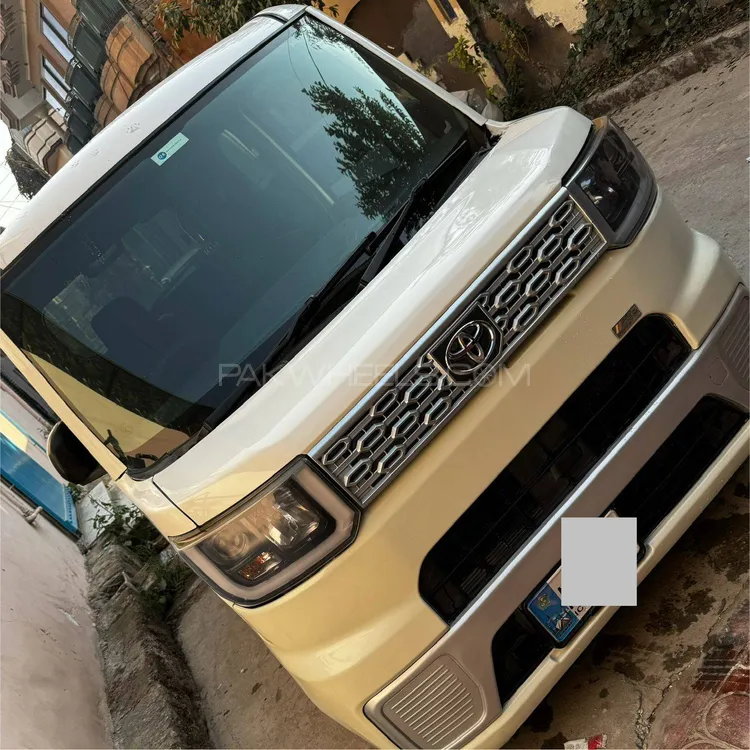 Toyota Pixis Mega 2015 for Sale in Peshawar Image-1
