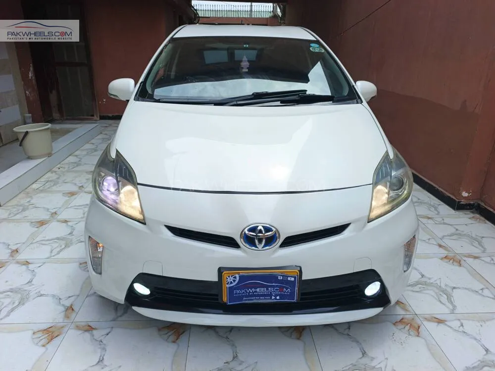 Toyota Prius 2013 for Sale in Karachi Image-1