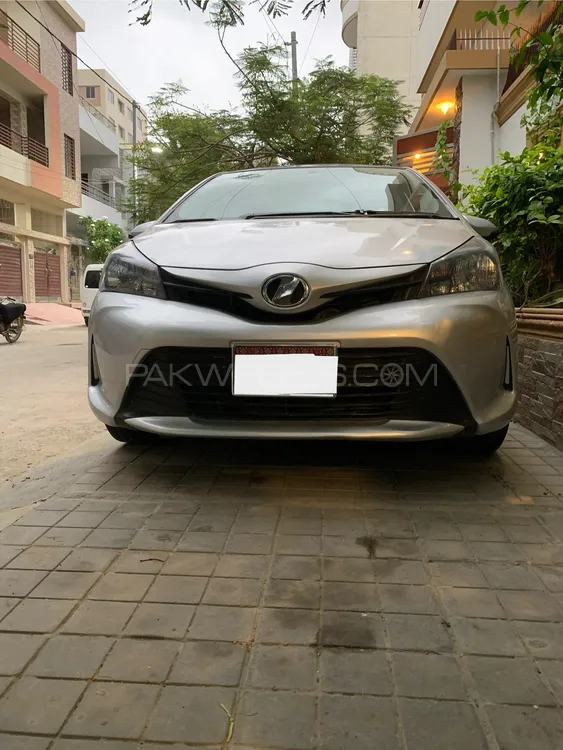 Toyota Vitz 2014 for Sale in Karachi Image-1