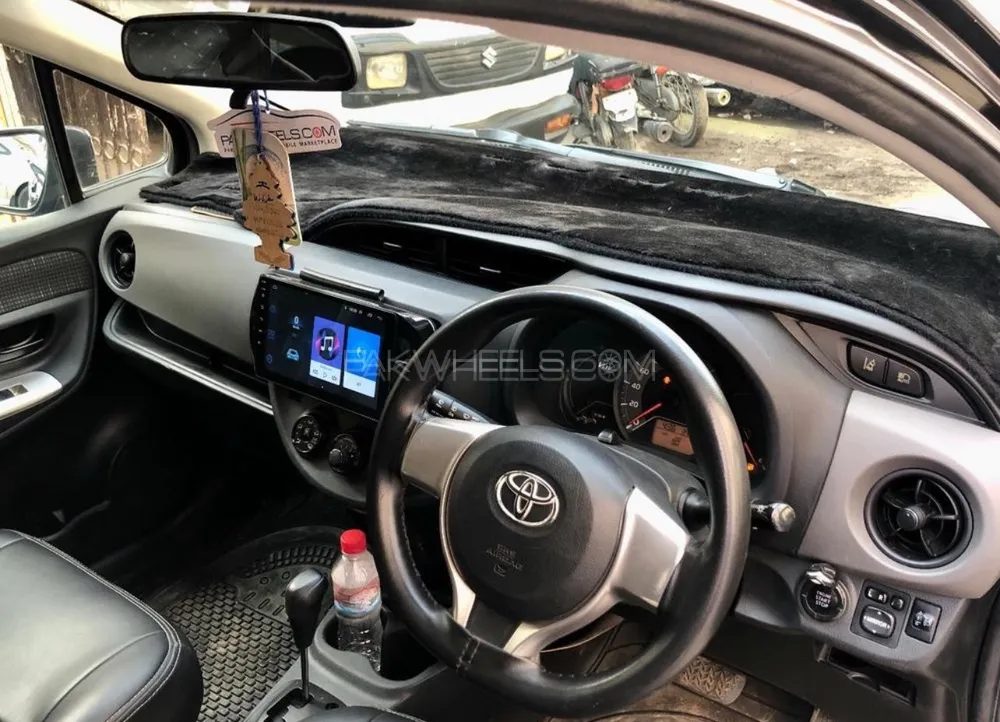 Toyota Vitz 2016 for Sale in Karachi Image-1