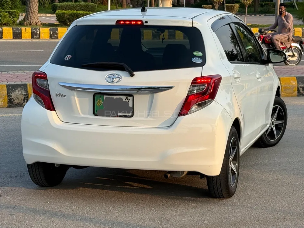 Toyota Vitz 2014 for Sale in Islamabad Image-1