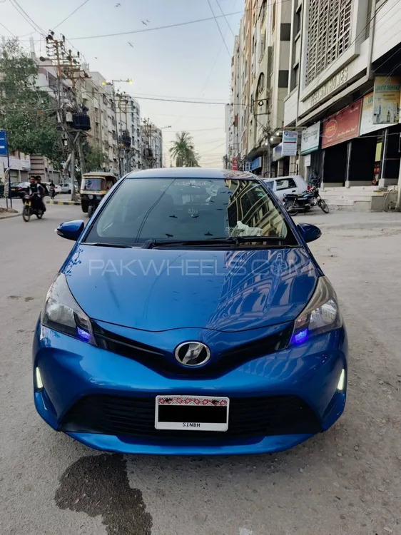 Toyota Vitz 2015 for Sale in Karachi Image-1