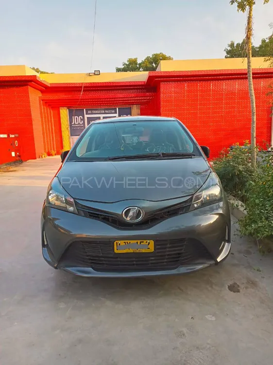 Toyota Vitz 2014 for Sale in Karachi Image-1