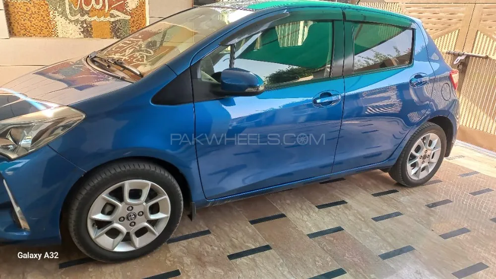 Toyota Vitz 2017 for Sale in Lahore Image-1