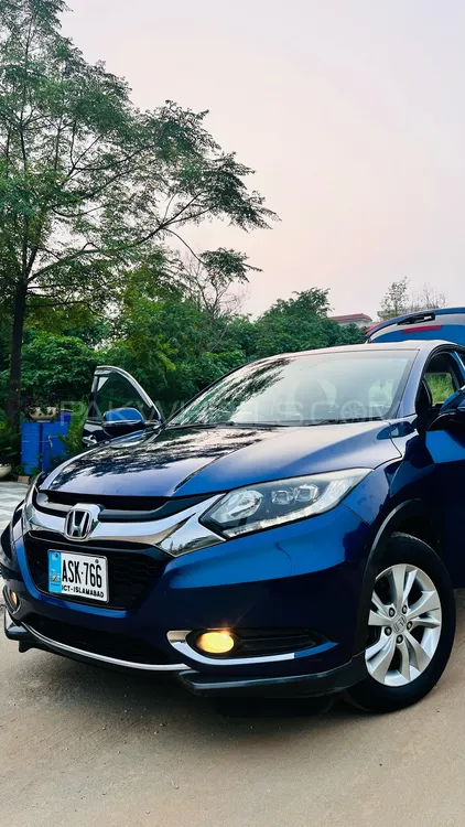 Honda Vezel 2015 for Sale in Islamabad Image-1