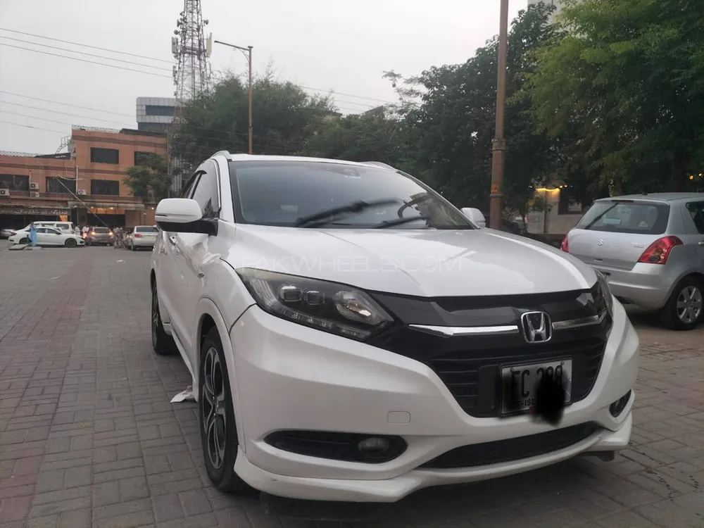 Honda Vezel 2015 for Sale in Islamabad Image-1