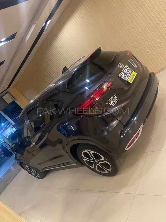 Honda Vezel 2016 for Sale in Bahawalpur Honda Vezel 2016 for Sale in Bahawalpur Image-3