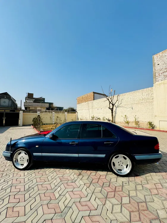 Mercedes Benz E Class 1998 for Sale in Peshawar Mercedes Benz E Class 1998 for Sale in Peshawar Image-2
