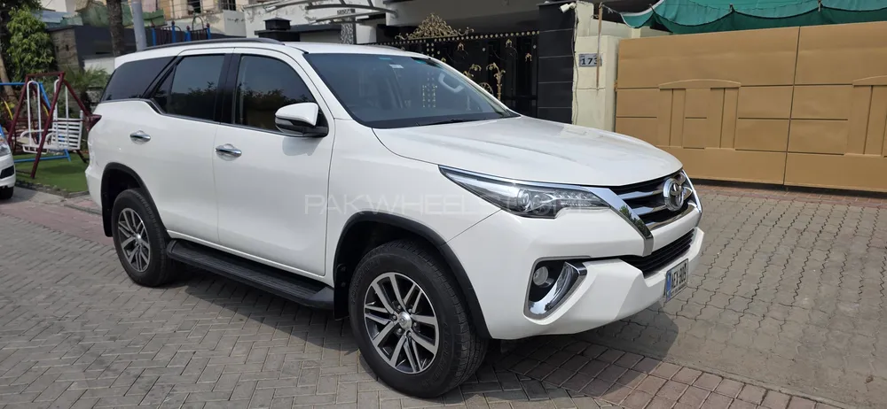 Toyota Fortuner 2018 for Sale in Faisalabad Image-1