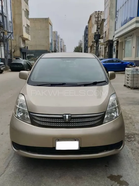 Toyota ISIS 2007 for Sale in Karachi Image-1