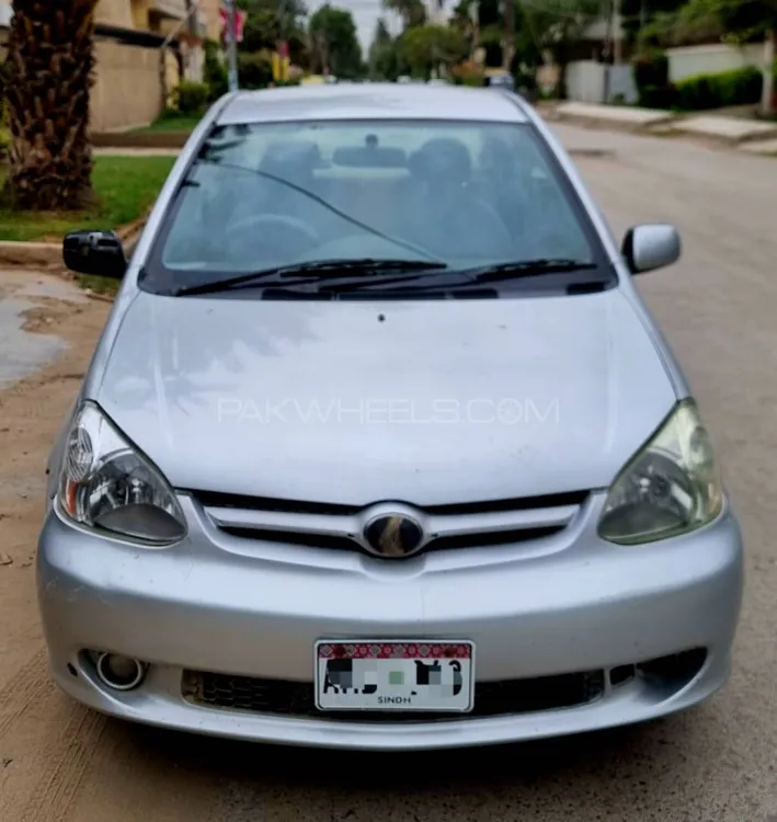 Toyota Platz 2004 for Sale in Karachi Image-1