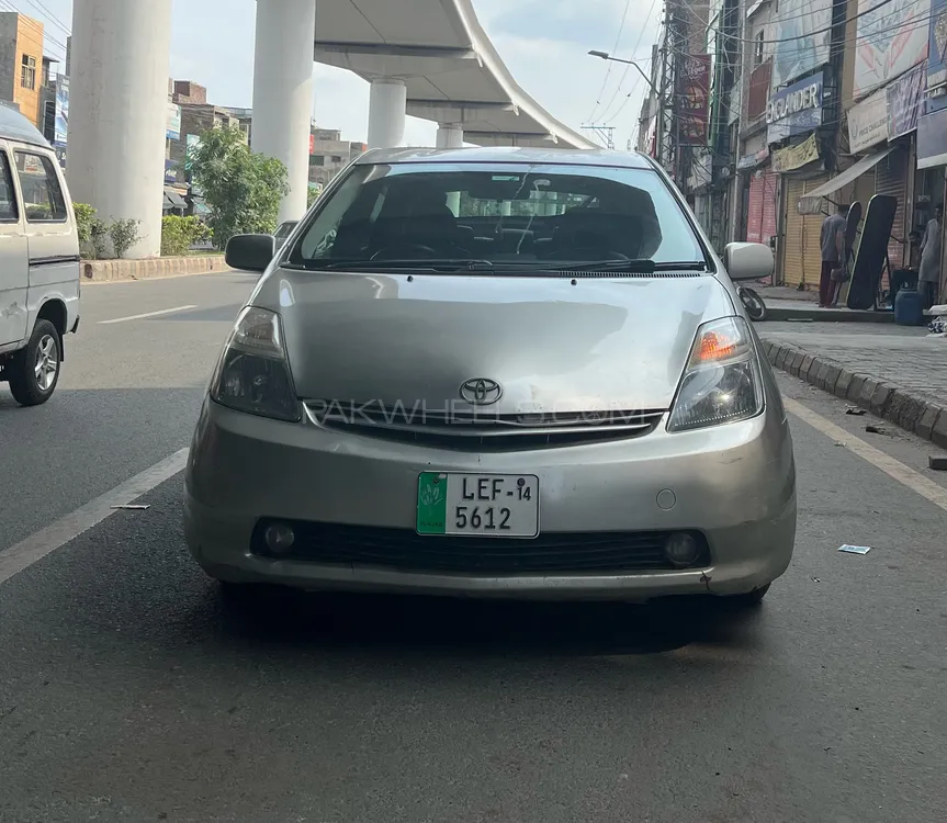 Toyota Prius 2005 for Sale in Lahore Image-1
