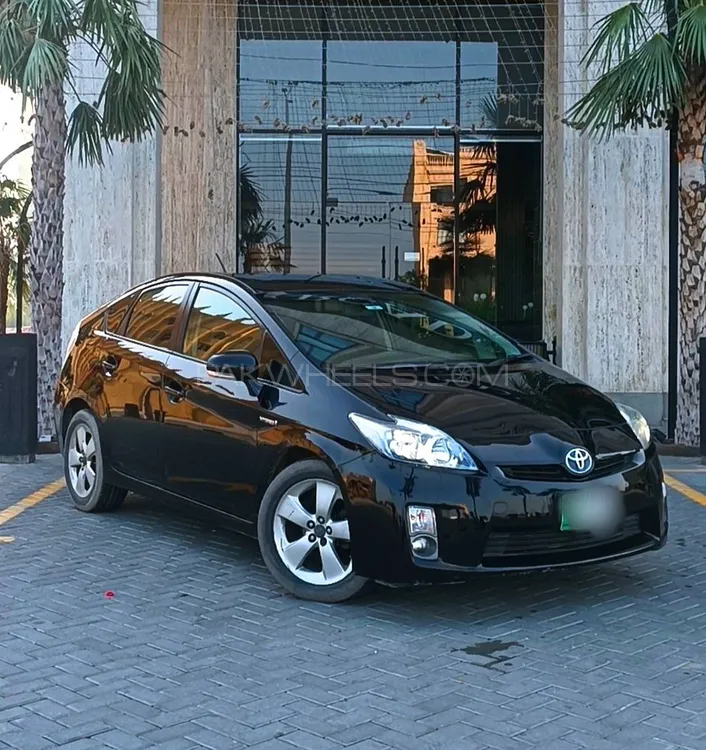 Toyota Prius 2011 for Sale in Lahore Image-1