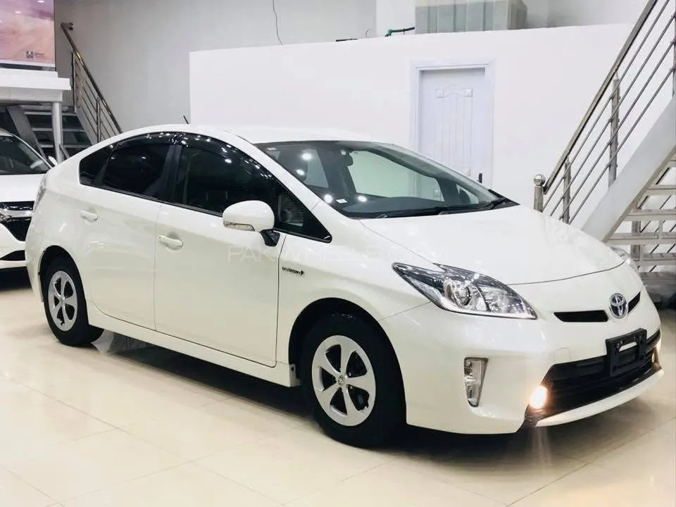Toyota Prius 2015 for Sale in Mardan Image-1