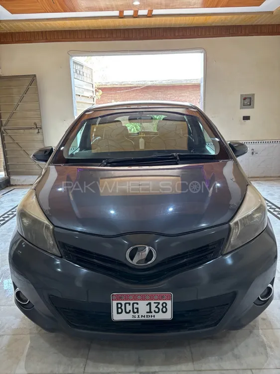 Toyota Vitz 2011 for Sale in Peshawar Image-1