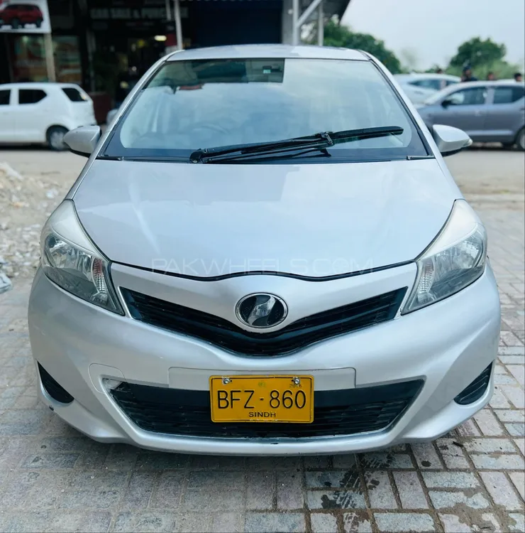 Toyota Vitz 2013 for Sale in Karachi Image-1