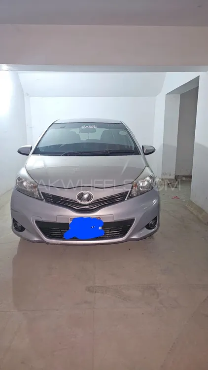 Toyota Vitz 2012 for Sale in Karachi Image-1