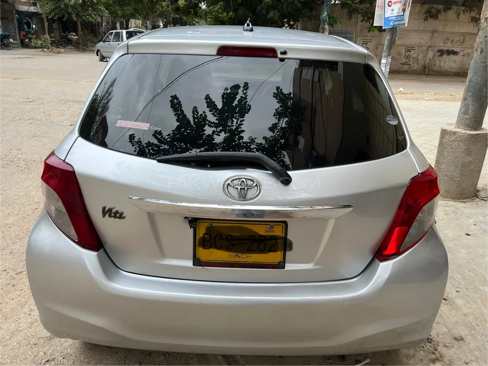 Toyota Vitz 2011 for Sale in Karachi Image-1