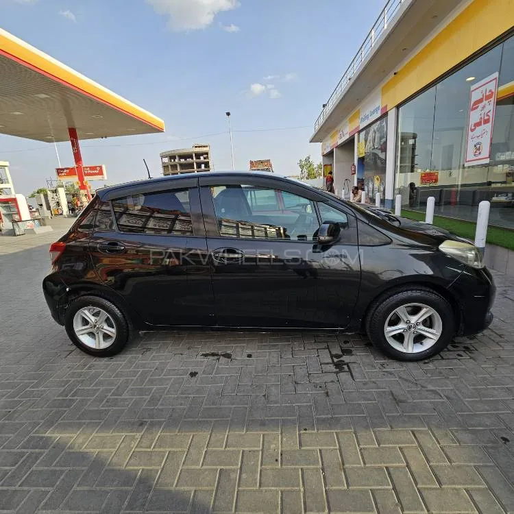 Toyota Vitz 2011 for Sale in Islamabad Image-1