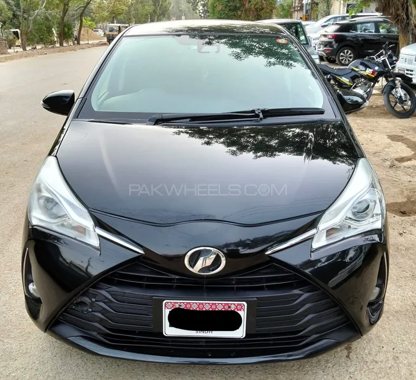 Toyota Vitz 2018 for Sale in Karachi Image-1