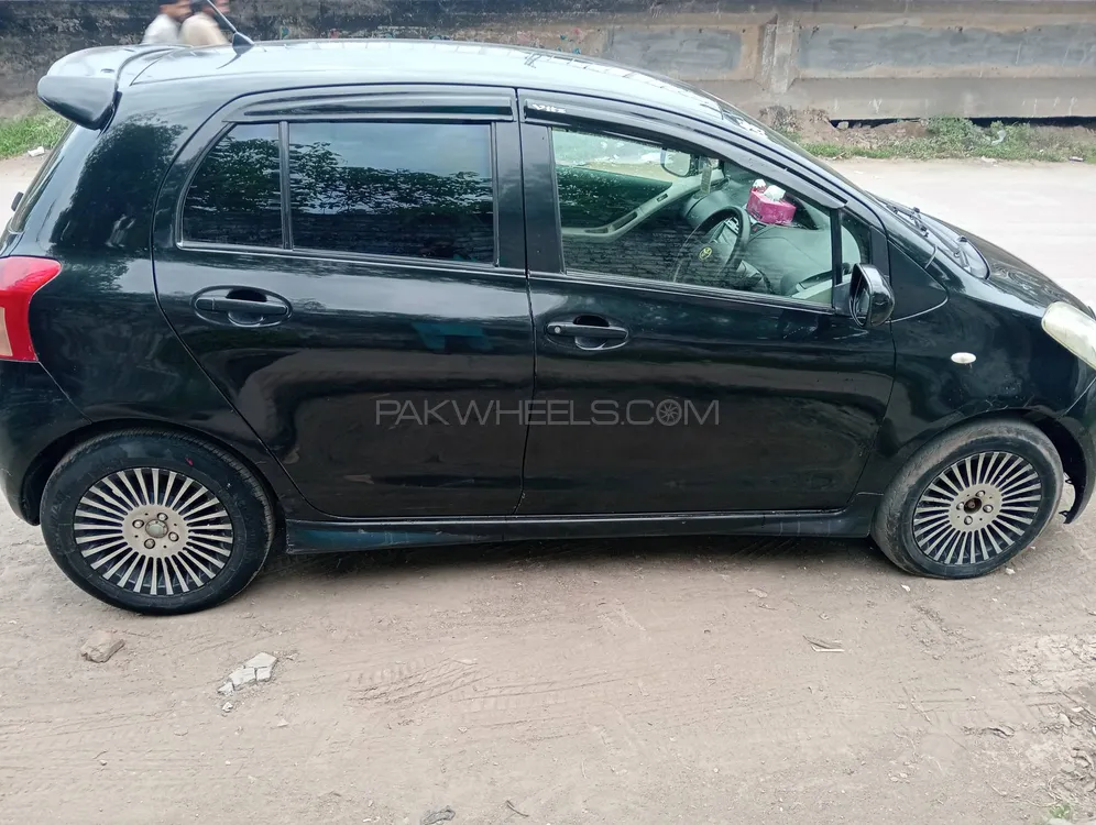 Toyota Vitz 2006 for Sale in Sialkot Image-1