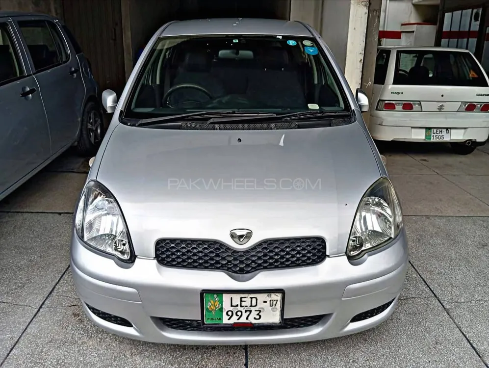 Toyota Vitz 2004 for Sale in Lahore Image-1