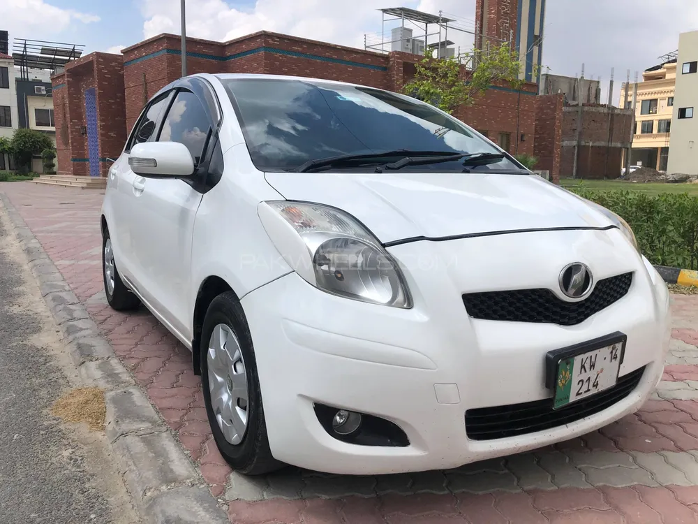 Toyota Vitz 2007 for Sale in Multan Image-1