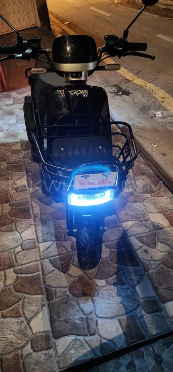 Crown EV Pro 2025 for Sale Image-1