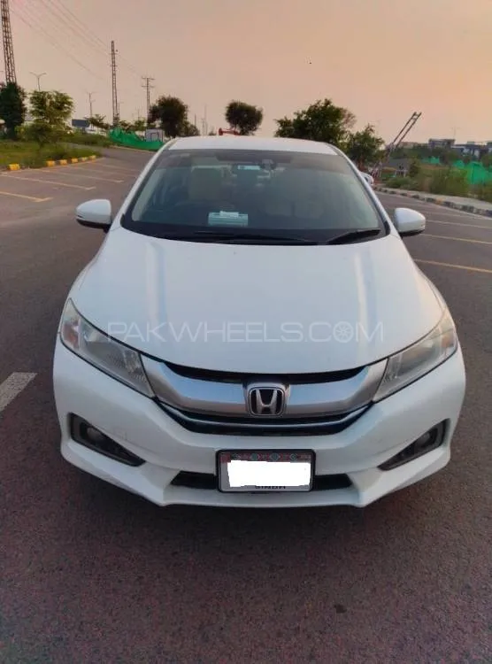 Honda Grace Hybrid 2015 for Sale in Islamabad Image-1