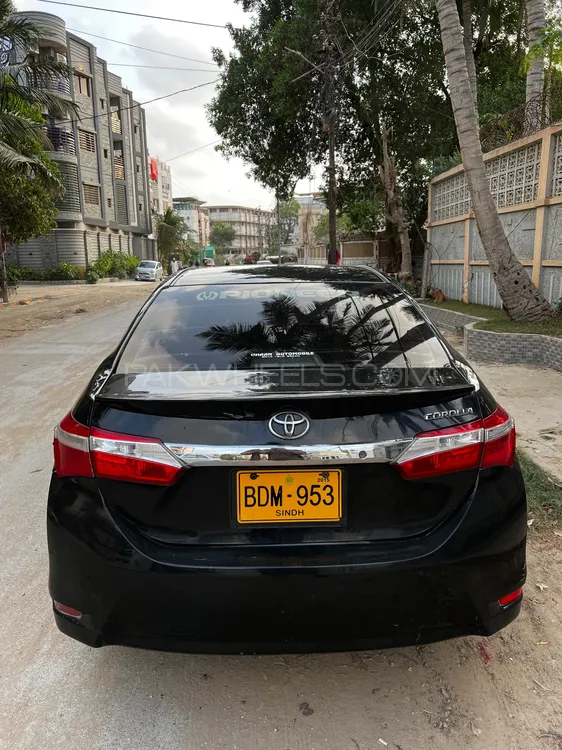 Toyota Corolla 2015 for Sale in Karachi Image-1