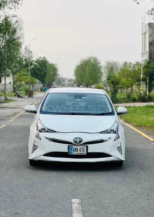 Toyota Prius 2016 for Sale in Lahore Image-1