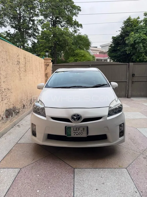 Toyota Prius 2010 for Sale in Lahore Image-1