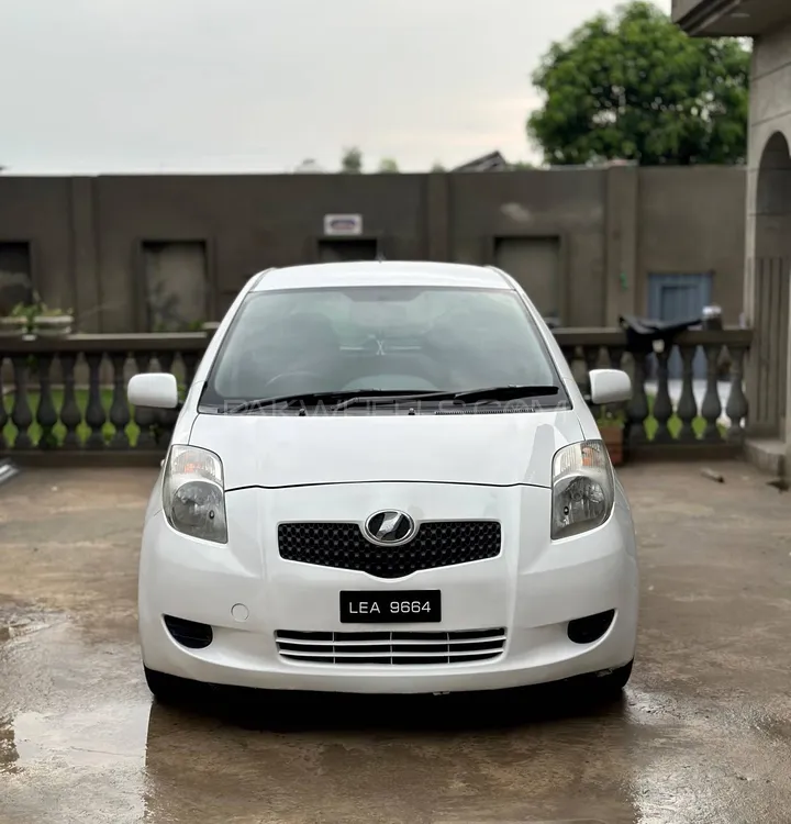 Toyota Vitz 2005 for Sale in Mardan Image-1