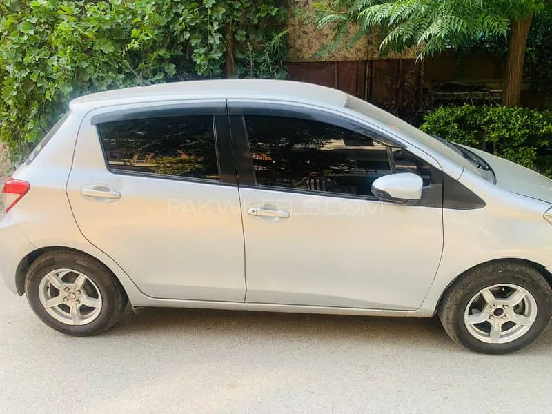 Toyota Vitz 2012 for Sale in Islamabad Image-1