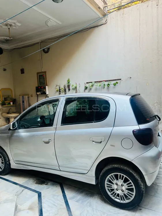 Toyota Vitz 2000 for Sale in Peshawar Image-1
