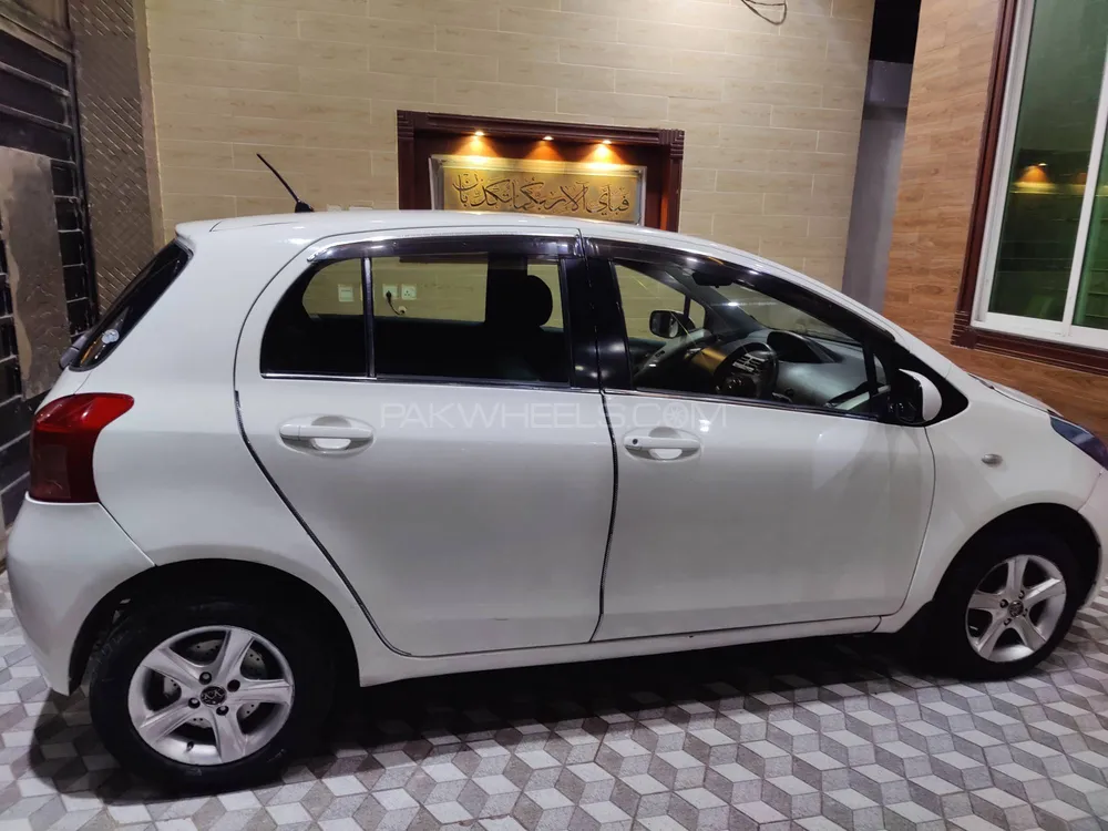 Toyota Vitz 2005 for Sale in Peshawar Image-1
