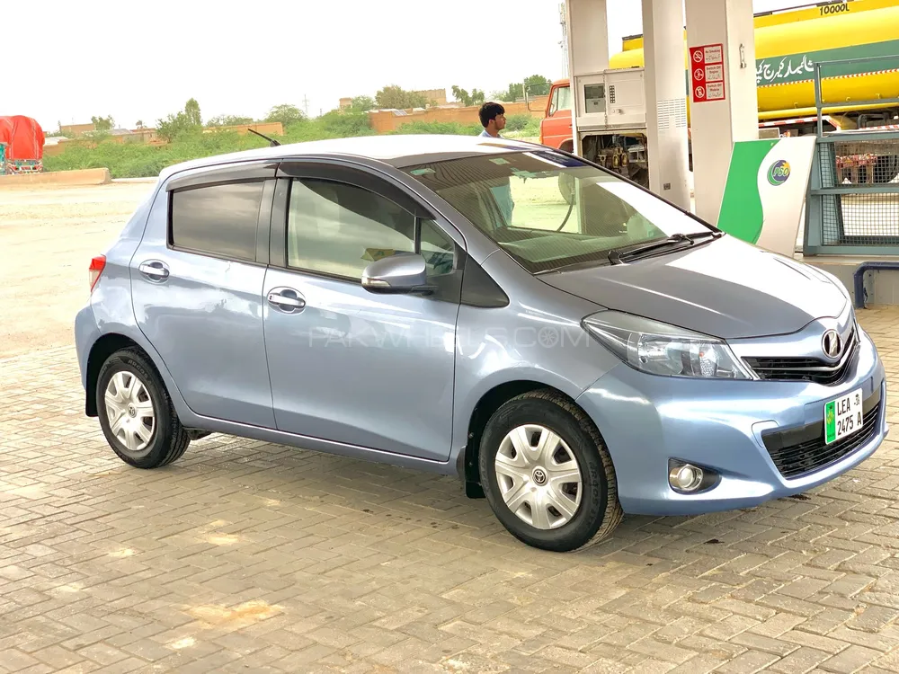 Toyota Vitz 2013 for Sale in Lakki marwat Image-1