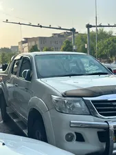 Toyota Hilux Vigo V 2014 for Sale