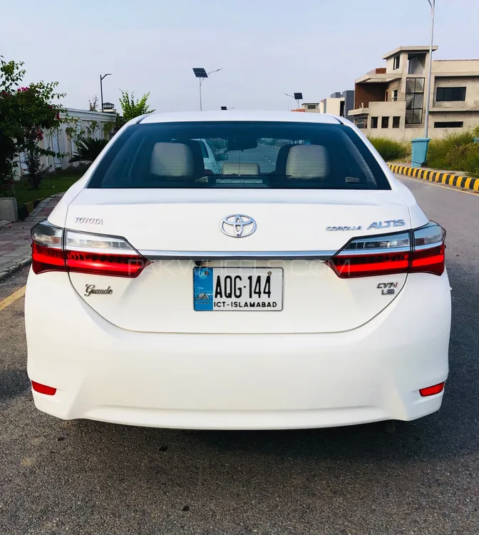 Toyota Corolla 2019 for Sale in Peshawar Image-1