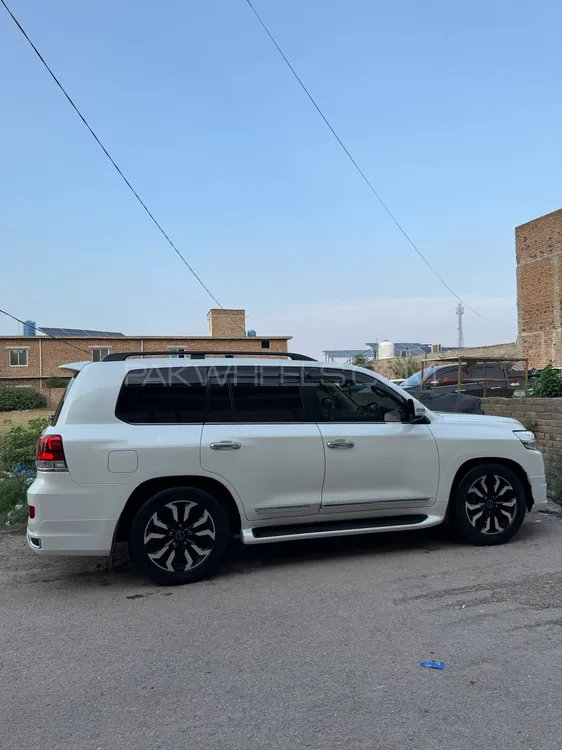 Toyota Land Cruiser 2017 for Sale in Peshawar Image-1