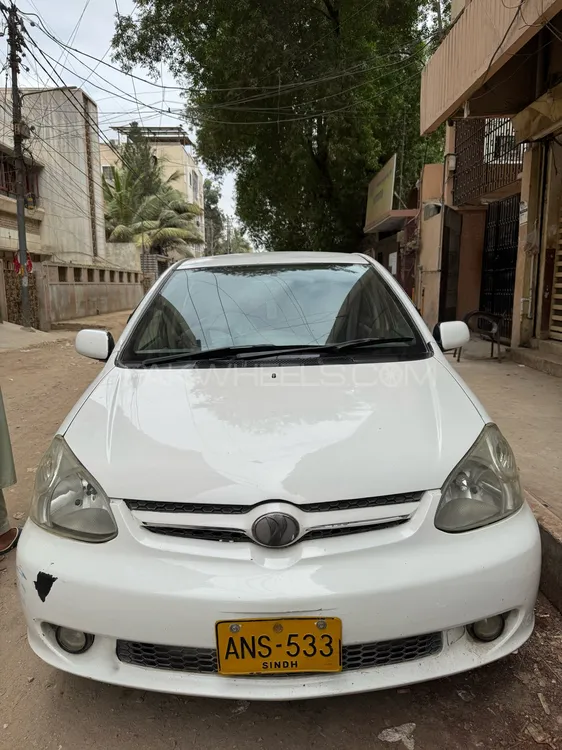 Toyota Platz 2004 for Sale in Karachi Image-1