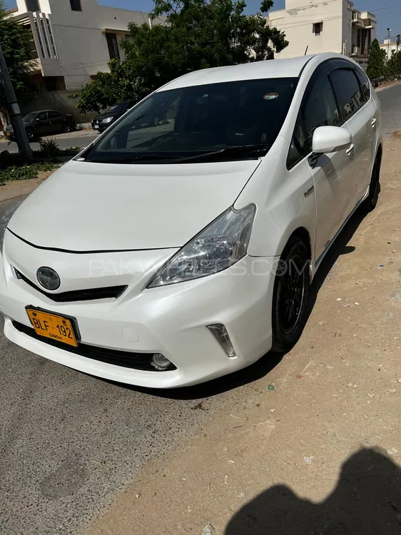 Toyota Prius Alpha 2014 for Sale in Karachi Image-1