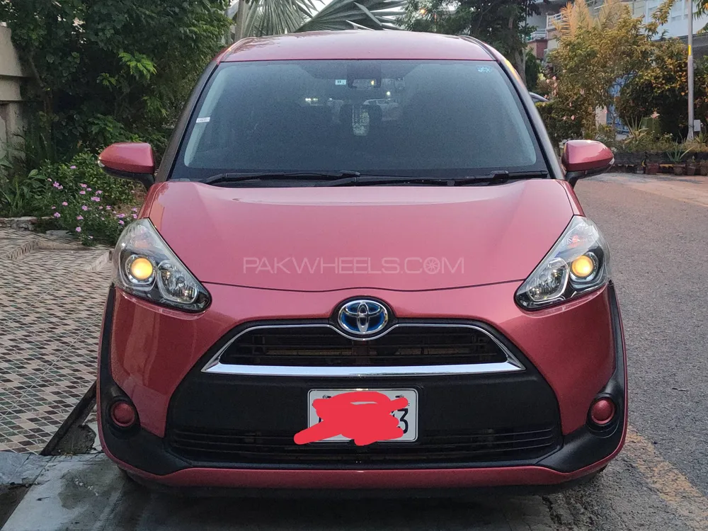 Toyota Sienta 2018 for Sale in Lahore Image-1
